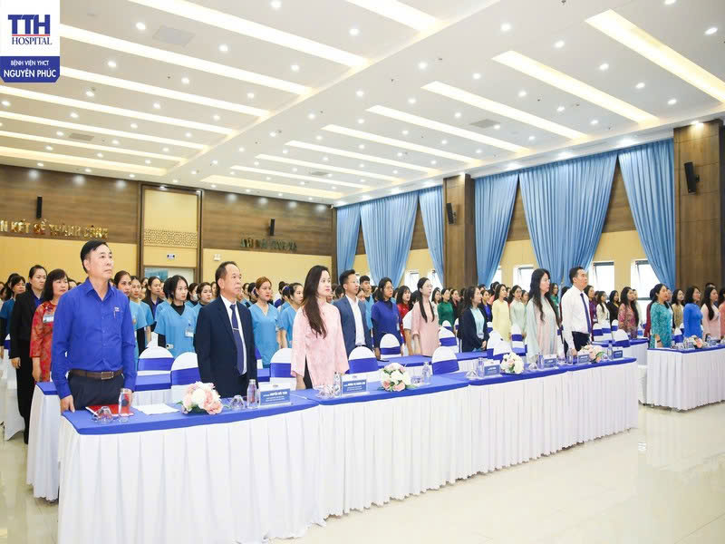  Tri ân những “bóng hồng” tận tâm và cống hiến