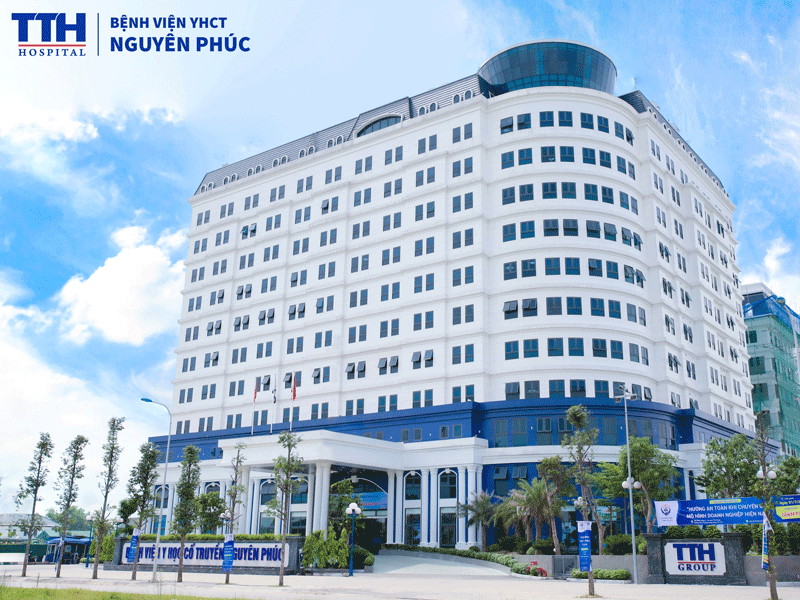 Bấm huyệt trị liệu tại Bệnh viện YHCT Nguyên Phúc