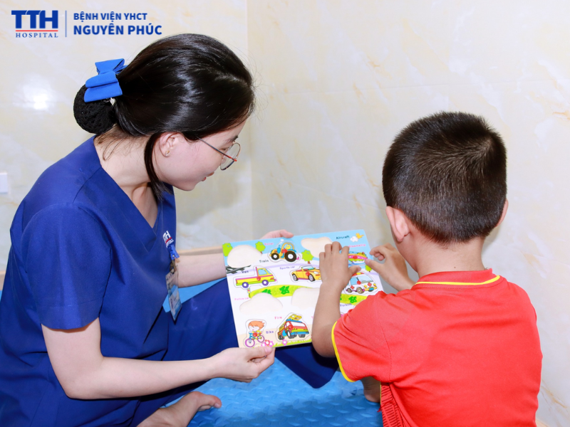 Bệnh viện YHCT Nguyên Phúc – đồng hành cùng trẻ chậm nói và rối loạn phổ tự kỷ