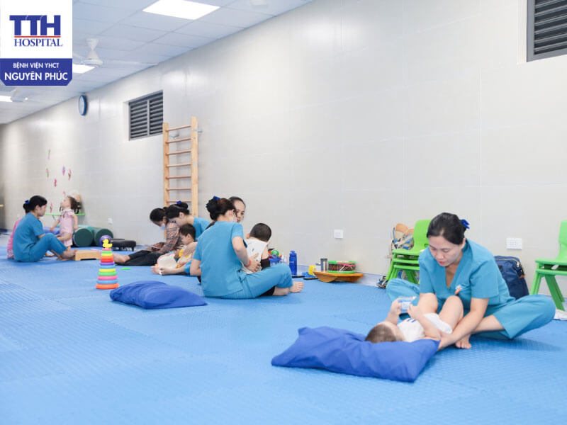 Bố mẹ có thể làm gì để hỗ trợ trẻ tại nhà?