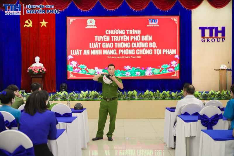 các đồng chí Công an phường Vinh Hưng