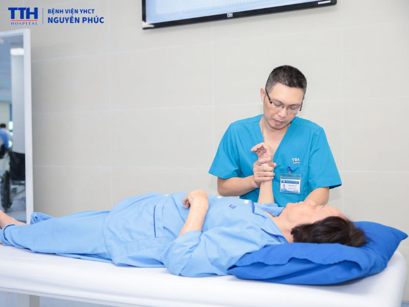 Chăm sóc đúng giúp người bệnh phục hồi tốt hơn