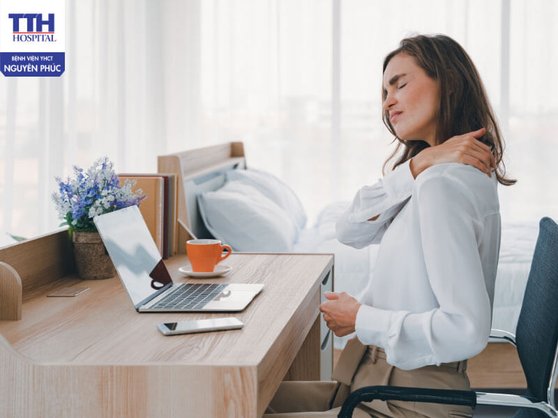 Chấn thương hoặc hoạt động sai tư thế