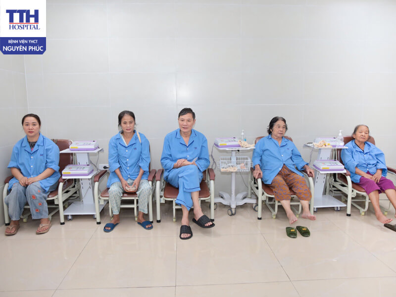 Đối tượng nên tiêm nội khớp chất nhờn HA