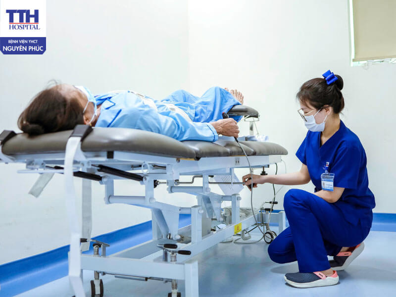 Đối tượng phù hợp với kéo giãn cột sống