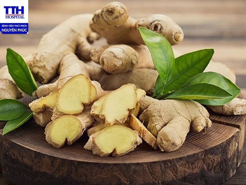 Gừng không chỉ là gia vị quen thuộc trong bữa ăn mà còn là một vị thuốc quý trong YHCT