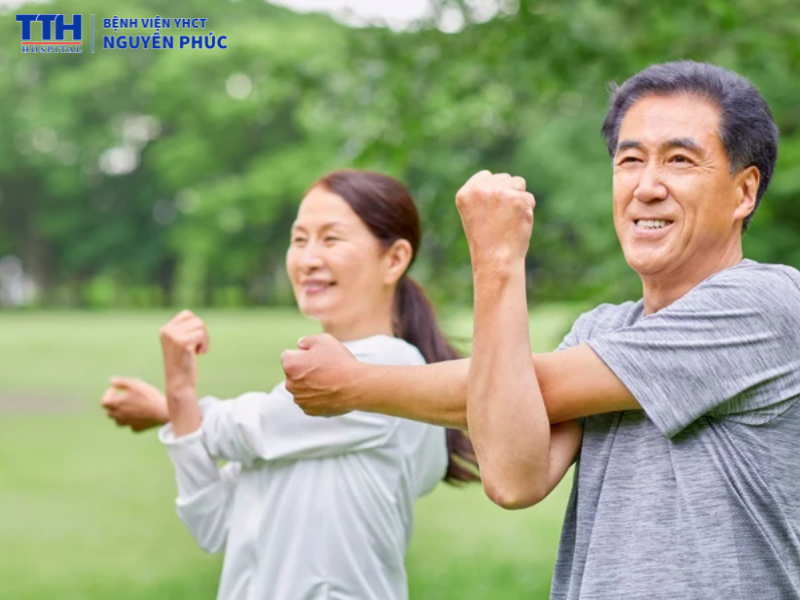 Làm gì để giảm đau xương khớp khi thời tiết thay đổi?