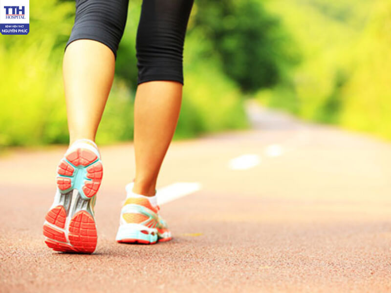 Nguy cơ tiềm ẩn nếu đi bộ sai cách