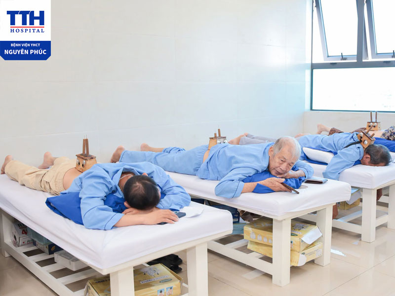 Những lưu ý khi điều trị đau thần kinh tọa bằng xoa bóp bấm huyệt