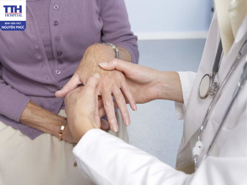 Nên thăm khám kịp thời để có phương án điều trị viêm khớp dạng thấp sớm nhất