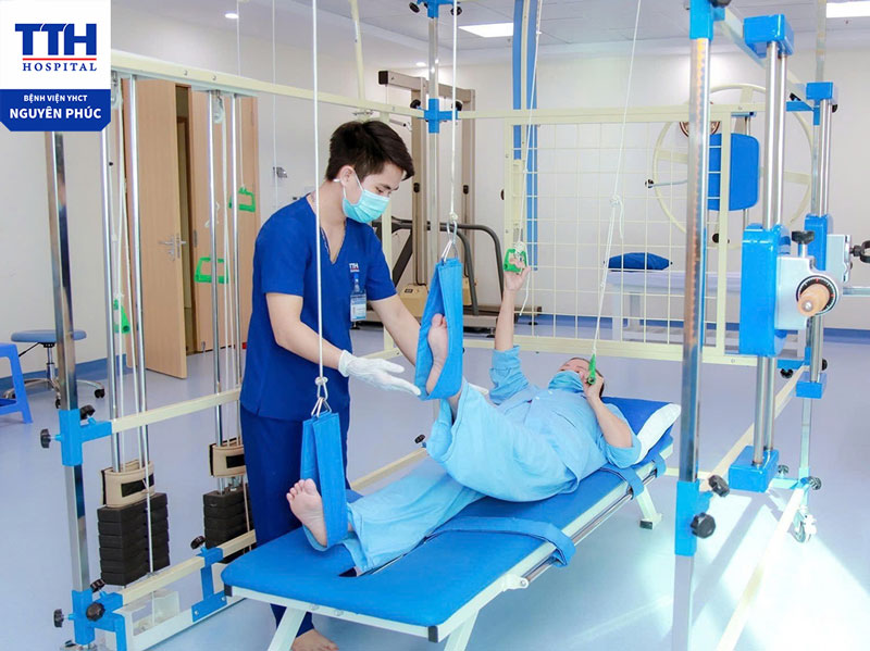 Phục hồi chức năng tại Bệnh viện YHCT Nguyên Phúc - kết hợp Đông Tây y