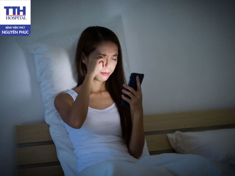 Sử dụng thiết bị điện tử trước khi ngủ