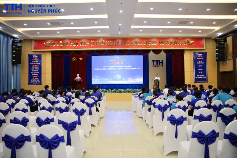 Sự tham dự của Ban Giám đốc cùng toàn thể cán bộ, nhân viên