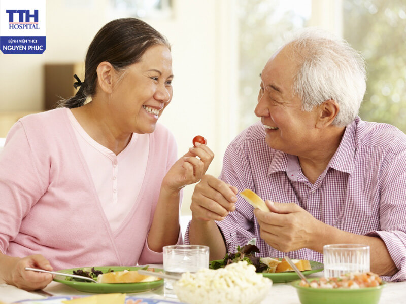 Tại sao chế độ ăn uống và sinh hoạt lại quan trọng sau đột quỵ?