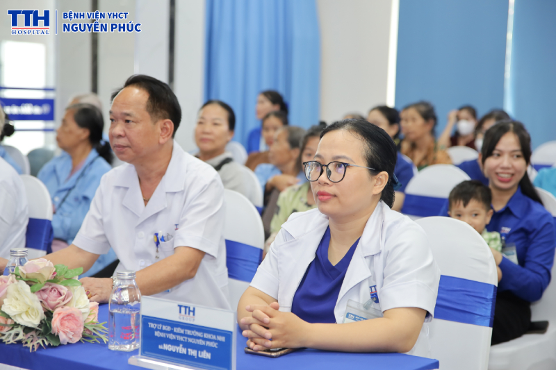Thành phần tham gia hội thảo “Đồng hành cùng con – Hiểu đúng để can thiệp phù hợp”
