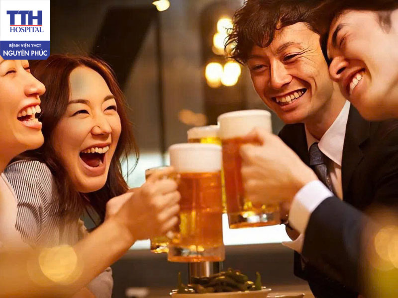 Vì sao bệnh Gout thường bùng phát mạnh vào dịp tất niên cuối năm?