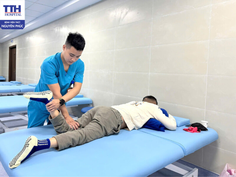 Phục hồi chức năng sau chấn thương thể thao là quá trình tập luyện bài bản và đòi hỏi kiên trì