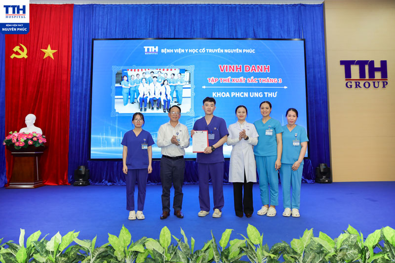 Vinh danh, khen thưởng các cá nhân và tập thể tiêu biểu